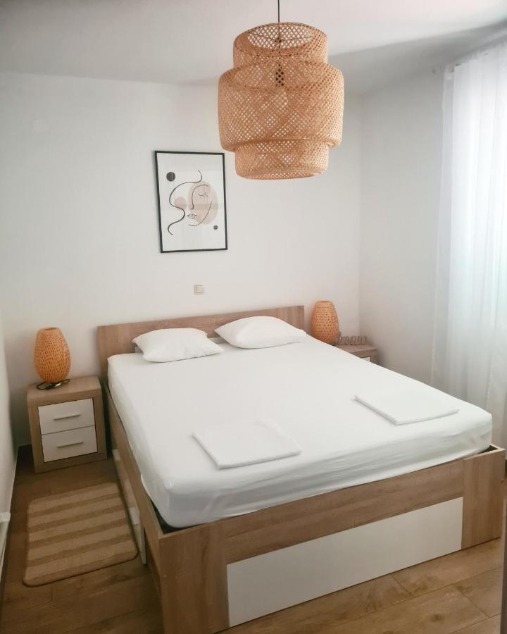 Hello Sunshine - Apartment On The Beach Zubovići Εξωτερικό φωτογραφία